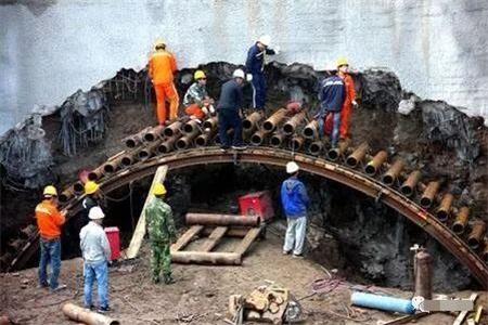安宁隧道钢花管支护案例